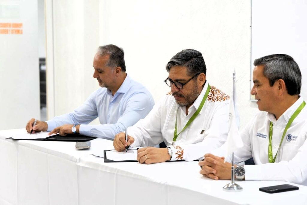 Conferencia-el-modelo-CEDIA-como-catalizador-de-la-Triple-Helice_Convenio_a-1024x683 Conocen académicos y funcionarios universitarios trabajo de instancia ecuatoriana que apoya la ciencia