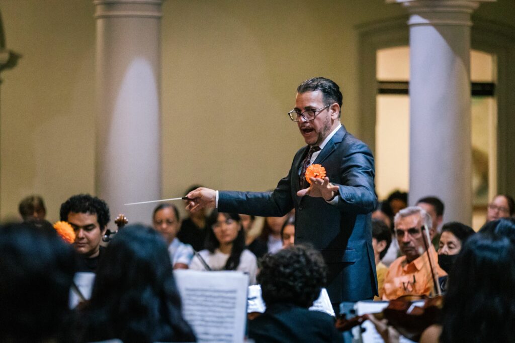 Coro-y-orquesta-UdeC-ofrecen-concierto-The-Best-of-Requiem_a-1-1024x683 Coro y orquesta de la UdeC ofrecieron concierto de requiems para conmemorar el Día de Muertos