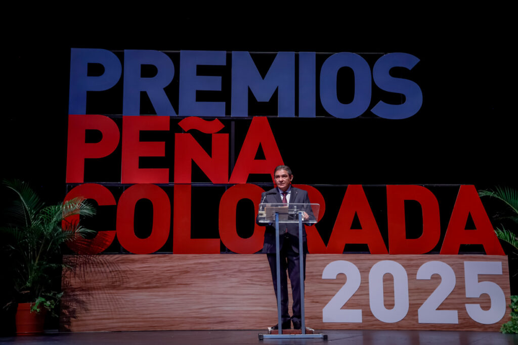 Entrega-de-premios-Pena-Colorada-2025_Hugo-1024x683 Reciben premio Peña Colorada 50 mujeres y 36 hombres, este martes en el Universitario