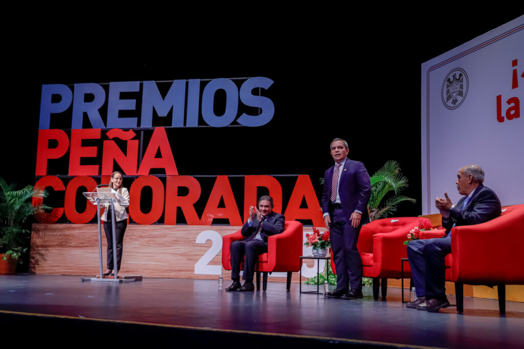 Entrega-de-premios-Pena-Colorada-2025_f-1024x683 Reciben premio Peña Colorada 50 mujeres y 36 hombres, este martes en el Universitario