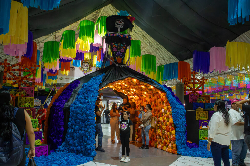 IMG_1434-1024x683 Feria de todos los santos: retratando cultura y tradiciones 2025