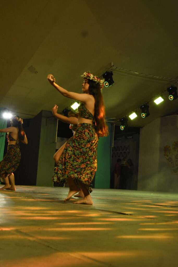 SELECCIONADA11-683x1024 Danzas Polinesias “MylSoraya” cautiva al público en el Teatro del Pueblo de la Feria de Todos los Santos Colima 2025