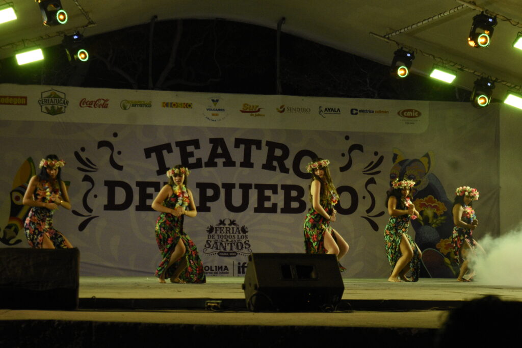 SELECCIONADA16-1024x683 Danzas Polinesias “MylSoraya” cautiva al público en el Teatro del Pueblo de la Feria de Todos los Santos Colima 2025