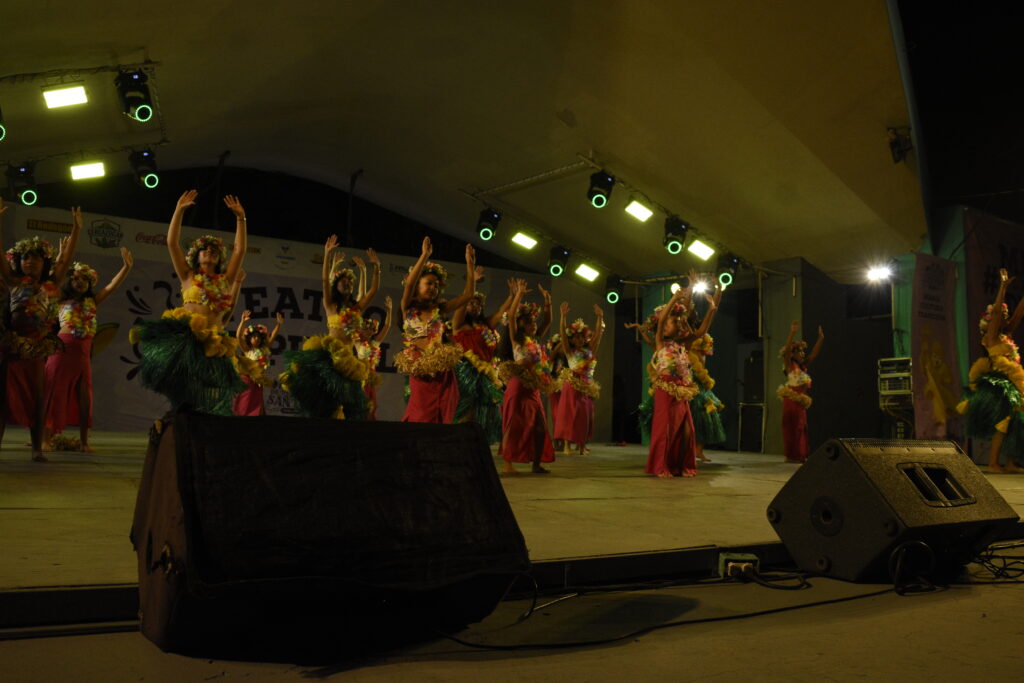 SELECCIONADA26-1024x683 Danzas Polinesias “MylSoraya” cautiva al público en el Teatro del Pueblo de la Feria de Todos los Santos Colima 2025