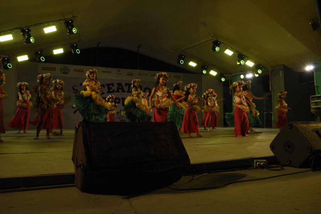 SELECCIONADA29-1-1024x683 Danzas Polinesias “MylSoraya” cautiva al público en el Teatro del Pueblo de la Feria de Todos los Santos Colima 2025