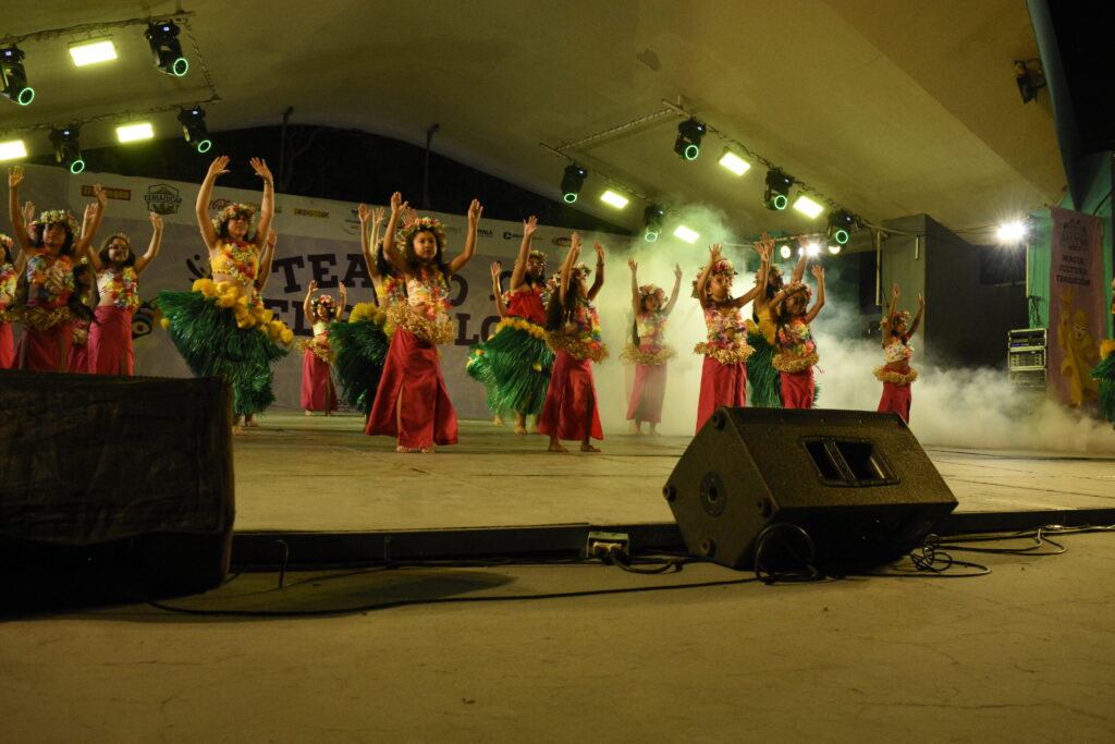 SELECCIONADA30-1024x683 Danzas Polinesias “MylSoraya” cautiva al público en el Teatro del Pueblo de la Feria de Todos los Santos Colima 2025