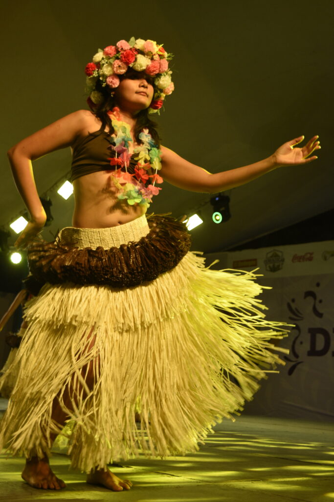 SELECCIONADA8-683x1024 Danzas Polinesias “MylSoraya” cautiva al público en el Teatro del Pueblo de la Feria de Todos los Santos Colima 2025