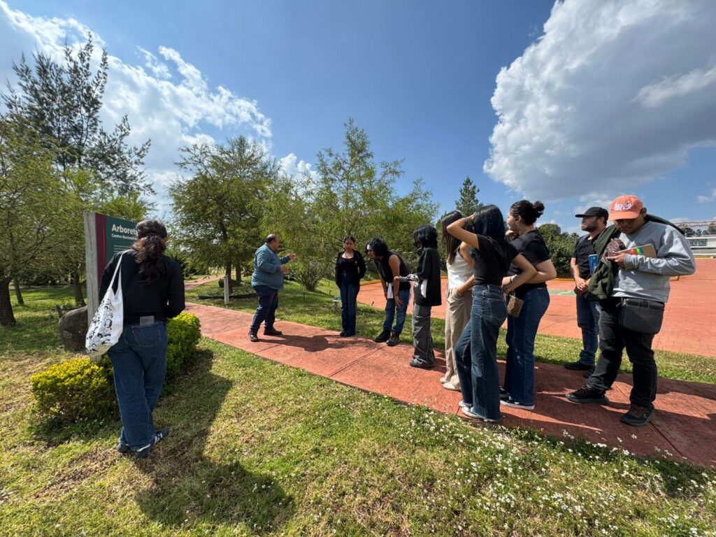 Visitan-estudiantes-UdeC-Centro-Nacional-de-Recursos-Geneticos_a-2-1024x768 Realizan biólogos en formación visita de trabajo al Centro Nacional de Recursos Genéticos
