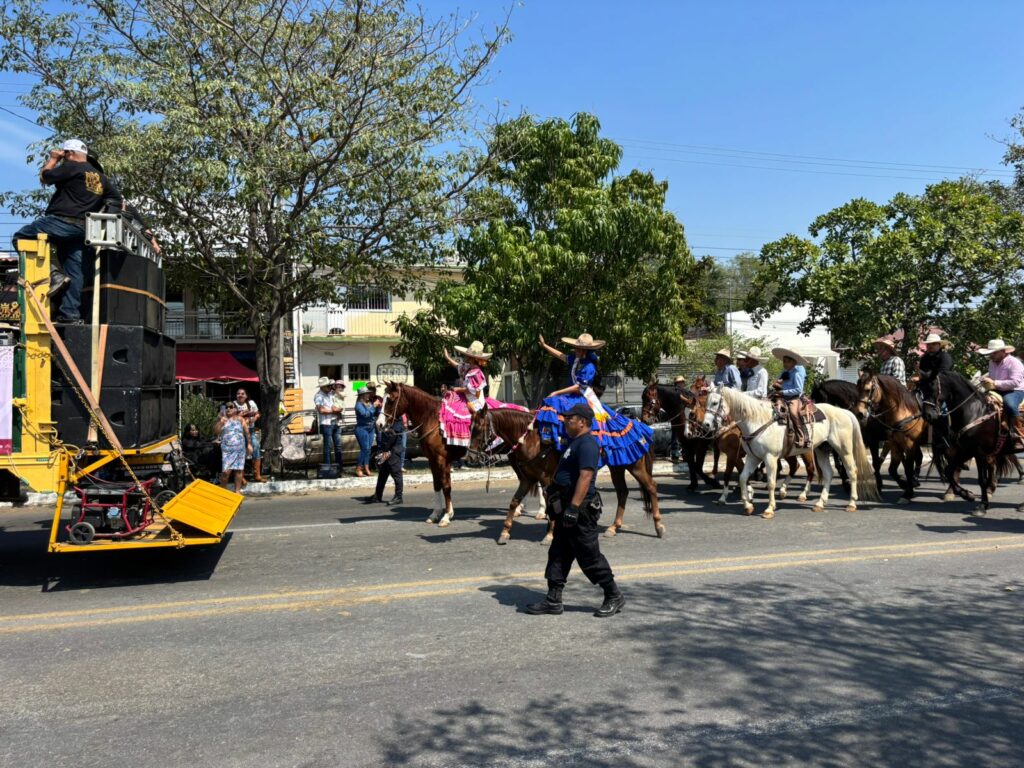 WhatsApp-Image-2026-02-10-at-8.23.30-AM-1024x768 Primera Cabalgata Diurna reúne familias en Colima y Villa de Álvarez