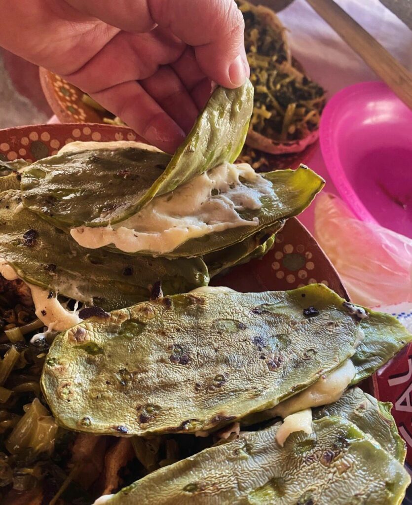 WhatsApp-Image-2026-02-23-at-8.33.06-PM-835x1024 Mujeres del Valle: cinco generaciones cocinando con leña