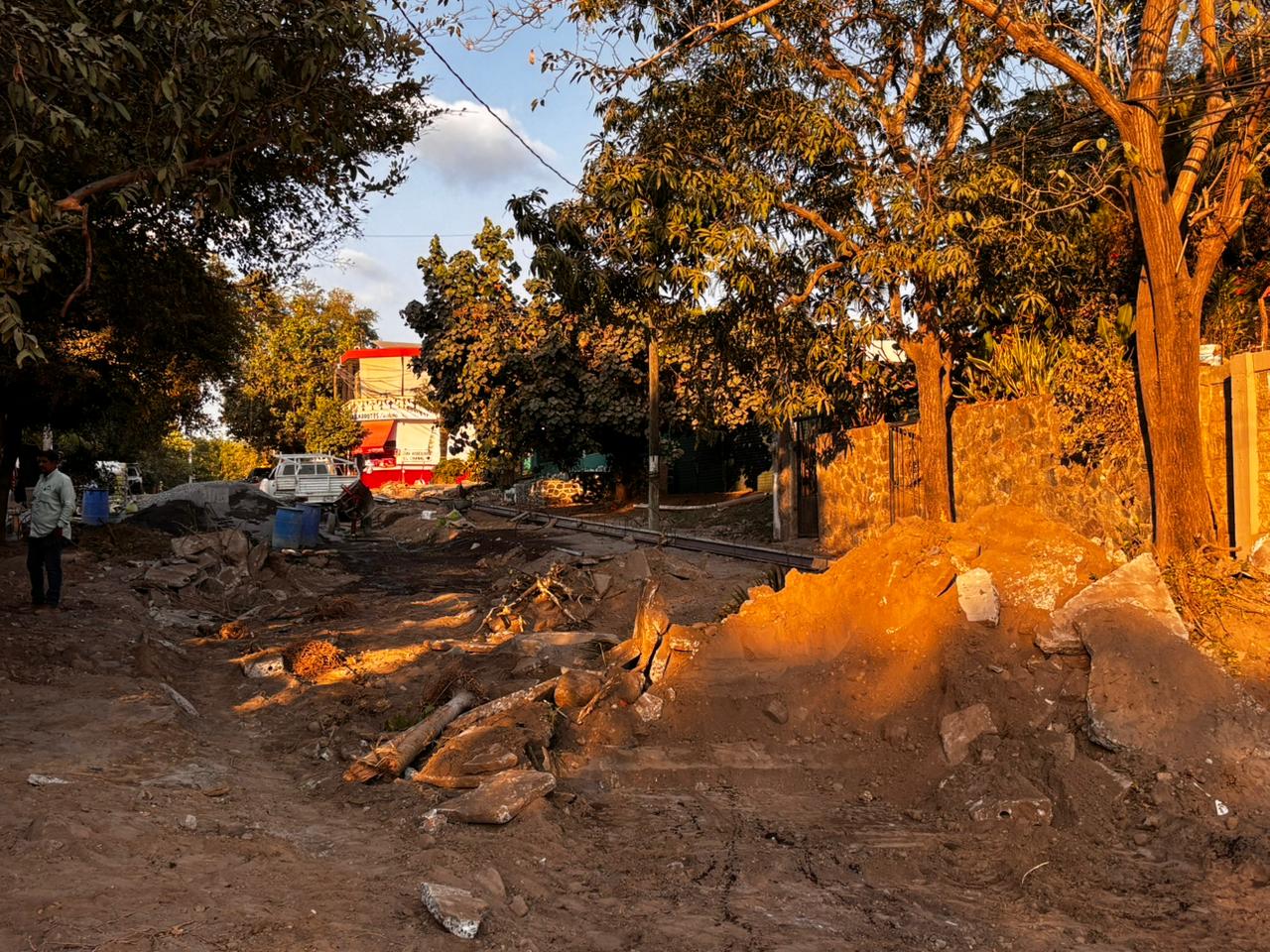 WhatsApp-Image-2026-02-26-at-7.22.15-PM Vecinos del Chanal denuncian afectaciones por obras inconclusas en calle principal