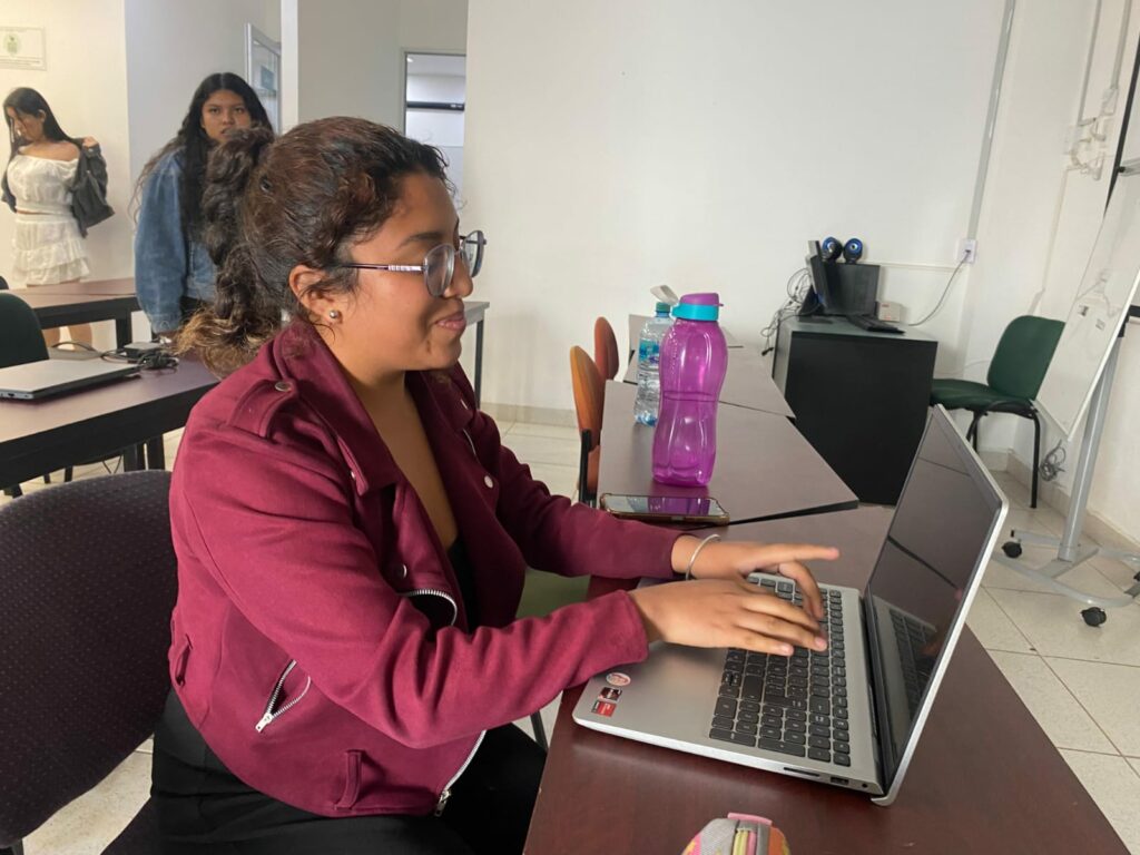 foranea-2-1024x768 “No tengo con quién ir, a dónde llegar, soy yo sola”: la vida foránea de una estudiante queretana en Colima